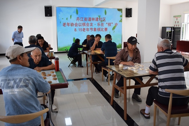 老棋骨, 充满竞争的
