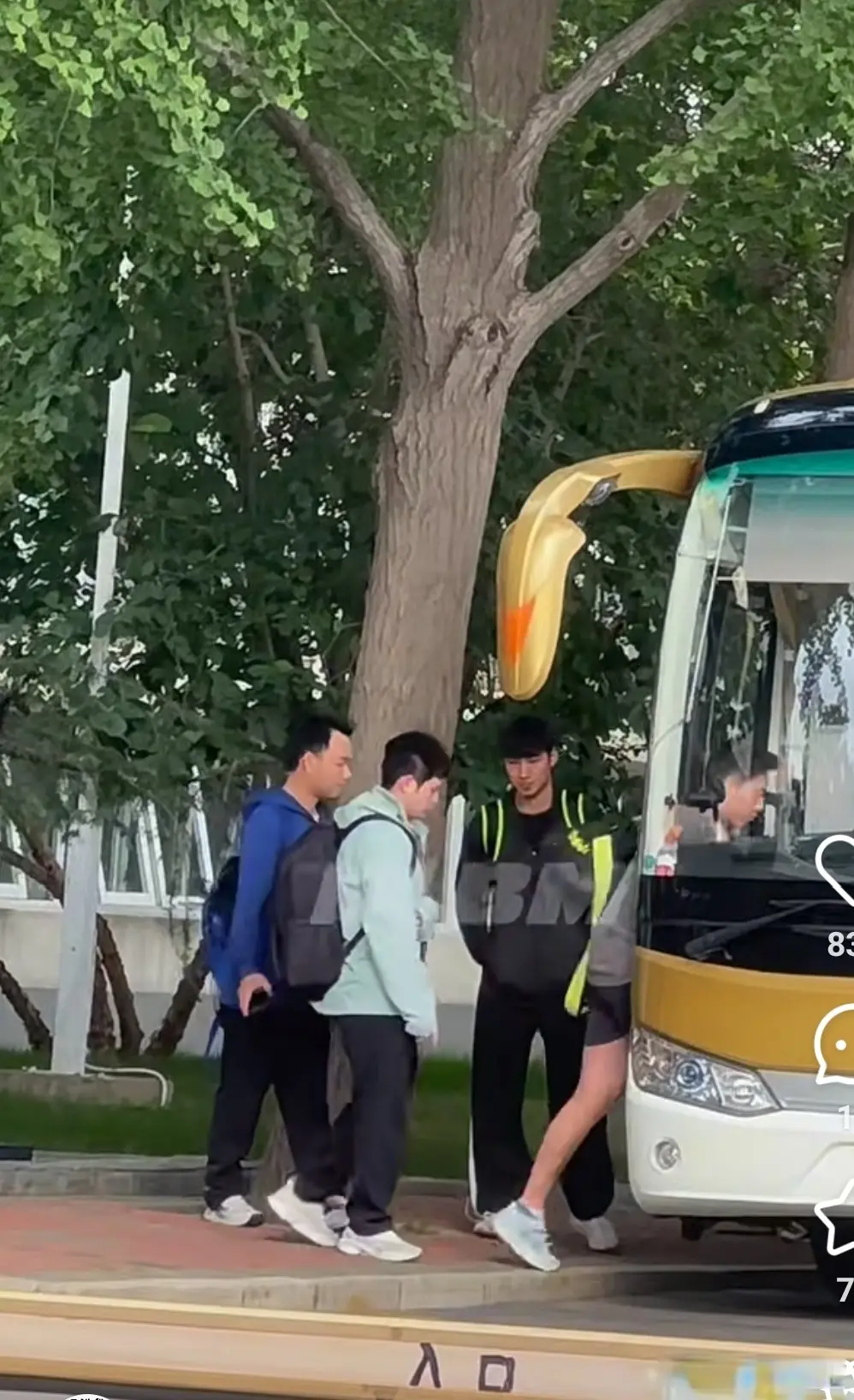 牛冠凯一起